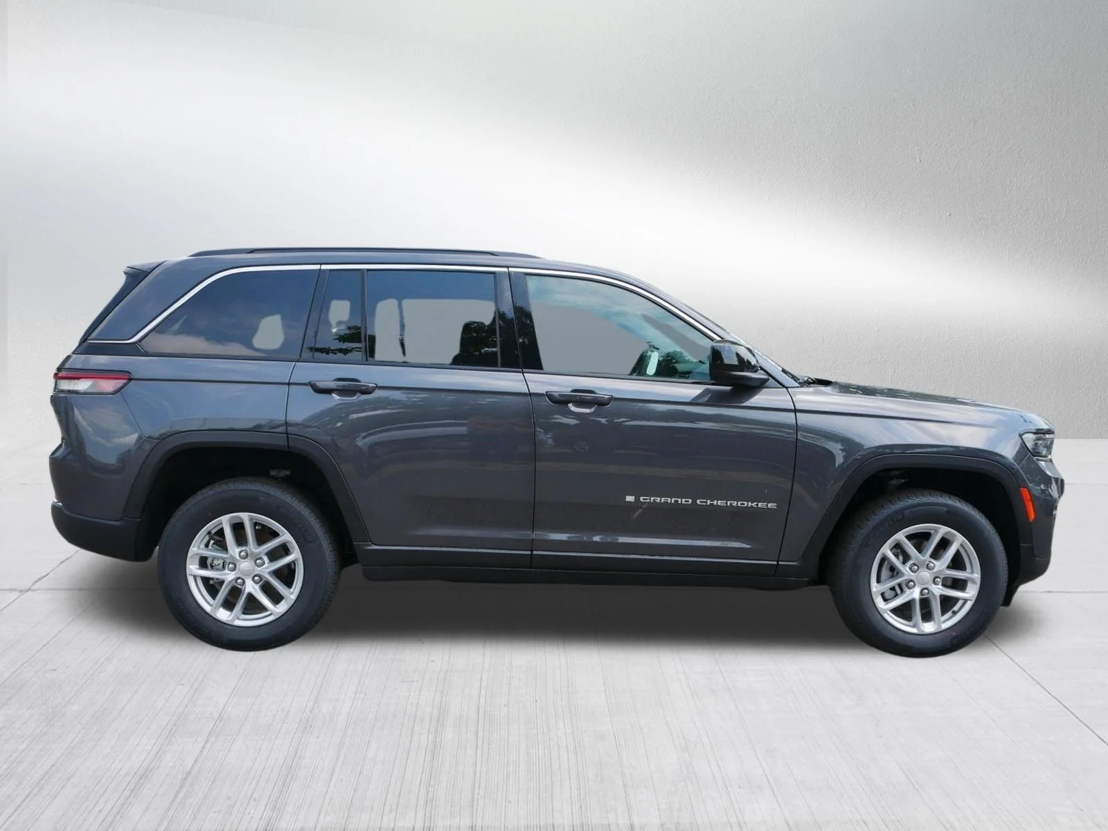 New 2026 Baltic Gray Metallic Clear-Coat Exterior Paint Jeep Laredo X image 8