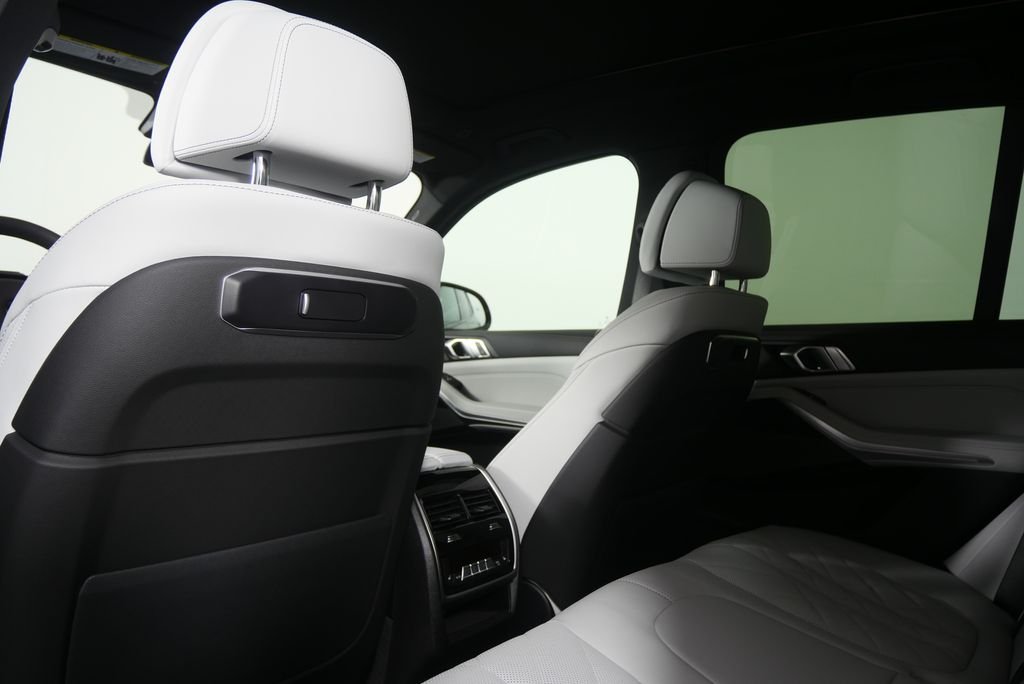 New 2026 Carbon Black Metallic BMW xDrive40i image 16