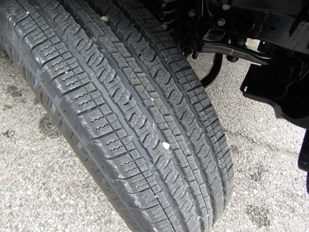 New 2026 Granite Crystal Metallic Clearcoat Jeep Sport RHD image 22