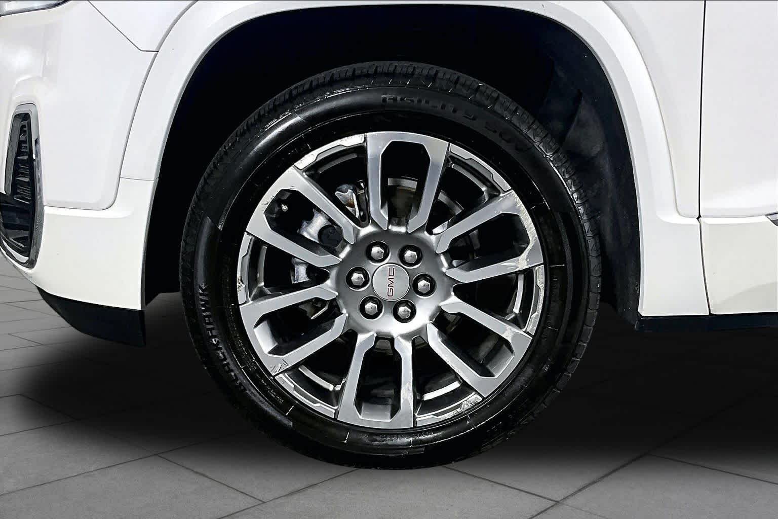 2023 GMC Acadia Denali - Photo 19