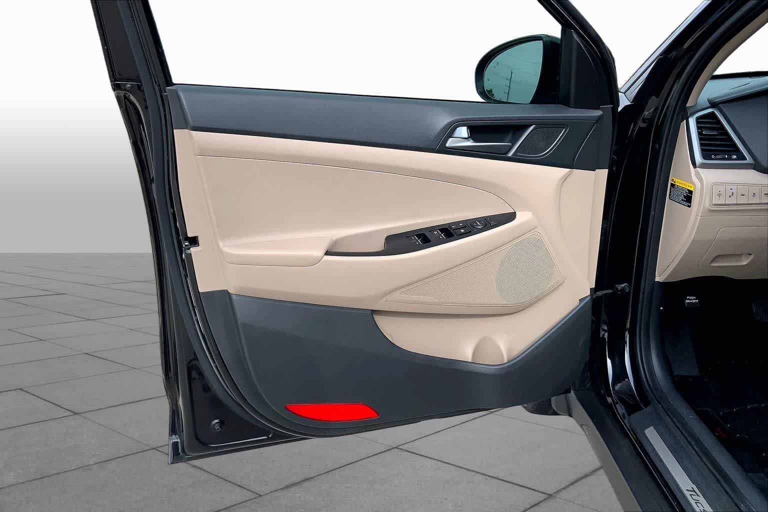 Used 2016 Ash Black Hyundai Limited image 22