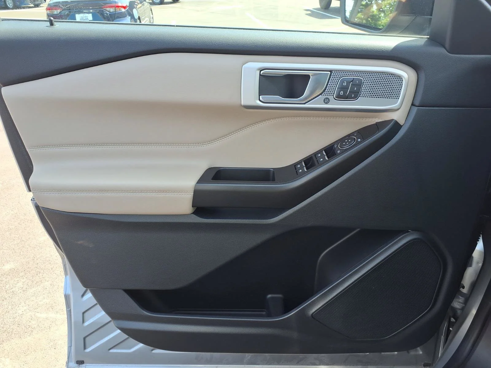 Used 2020 Silver Metallic Ford Limited image 20