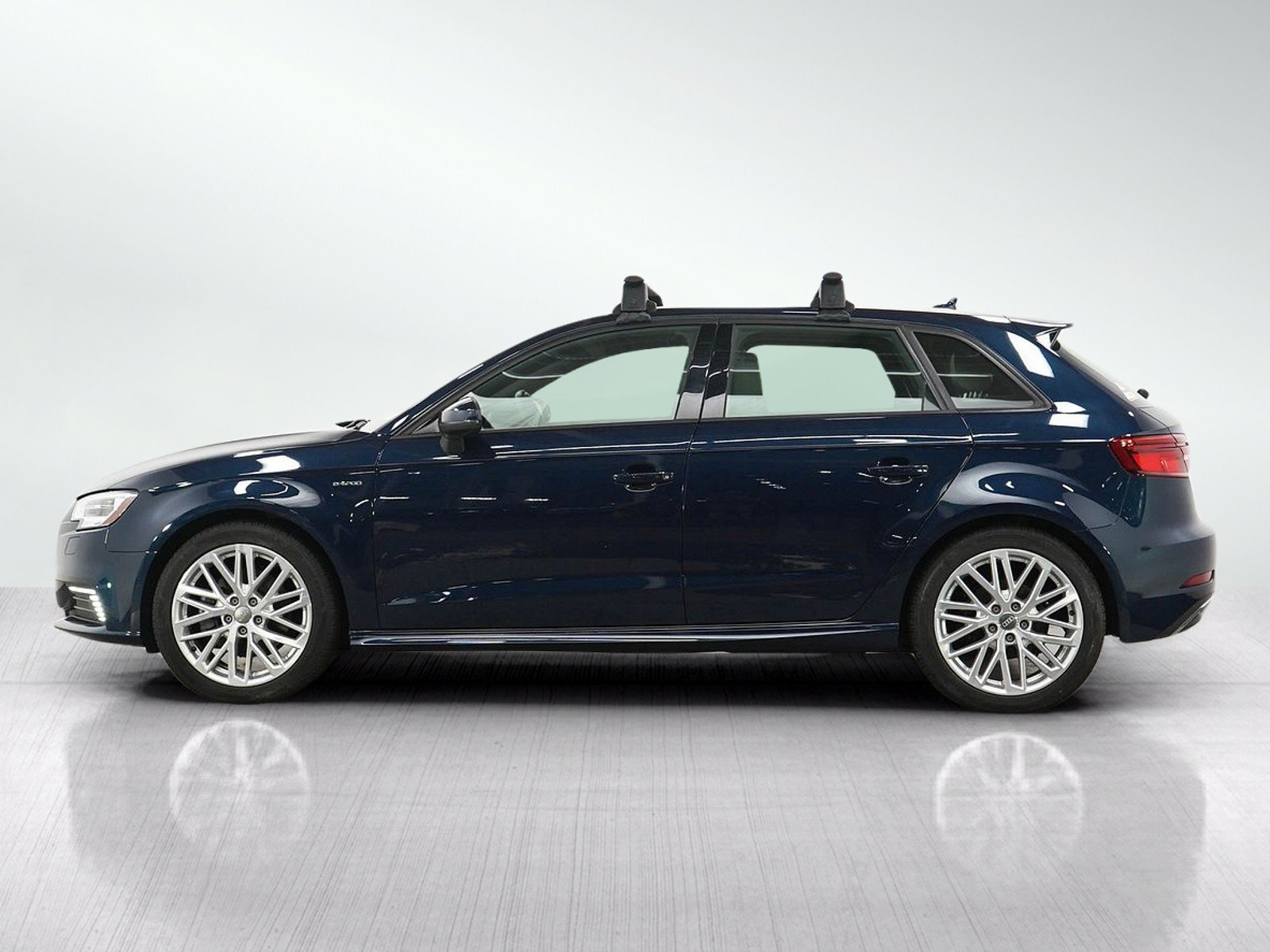 Used 2018 Audi A3 Sportback e-tron Premium with VIN WAUUPBFF7JA063092 for sale in South Saint Paul, Minnesota
