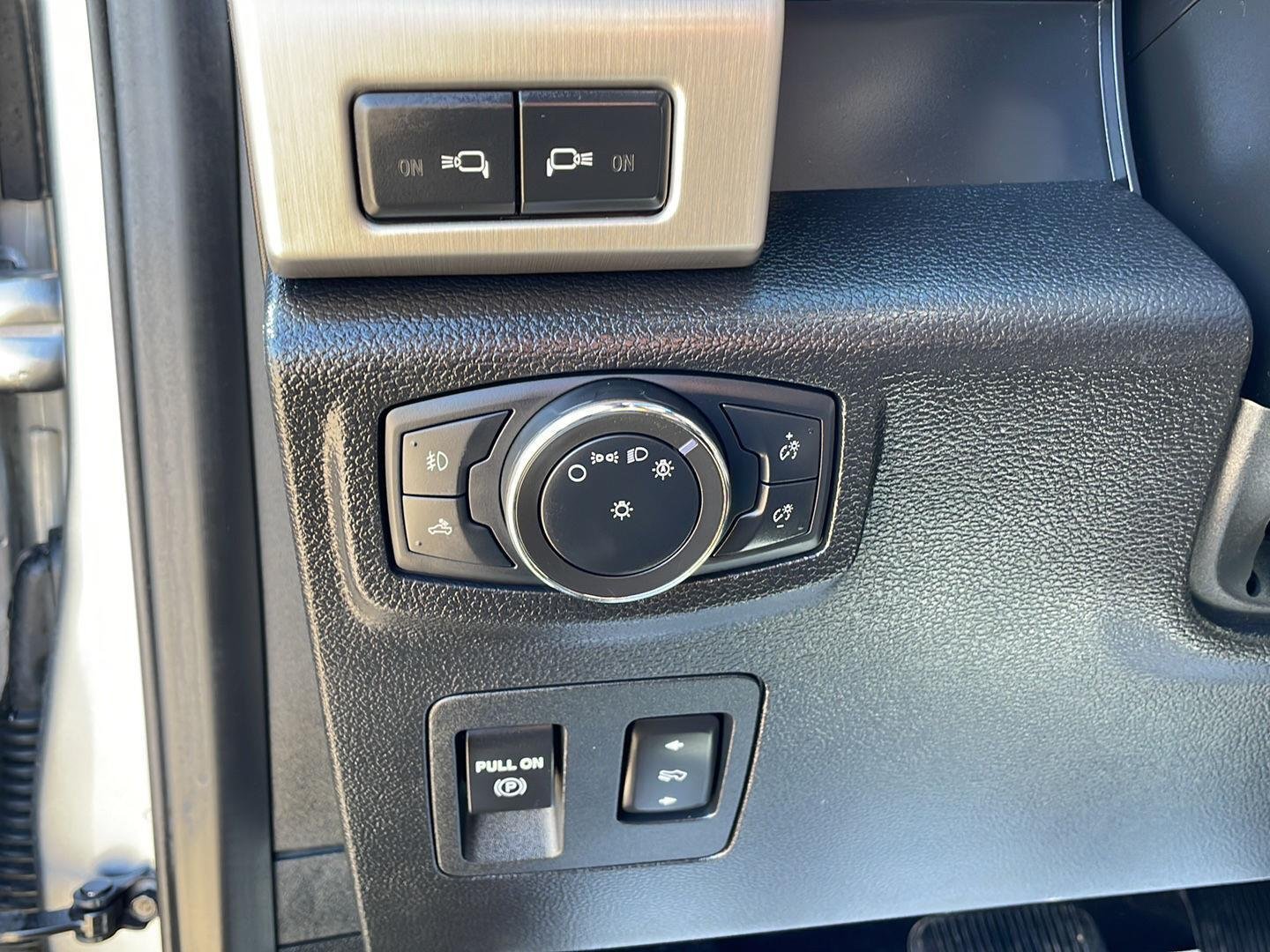 Used 2020 Iconic Silver Ford Platinum image 17