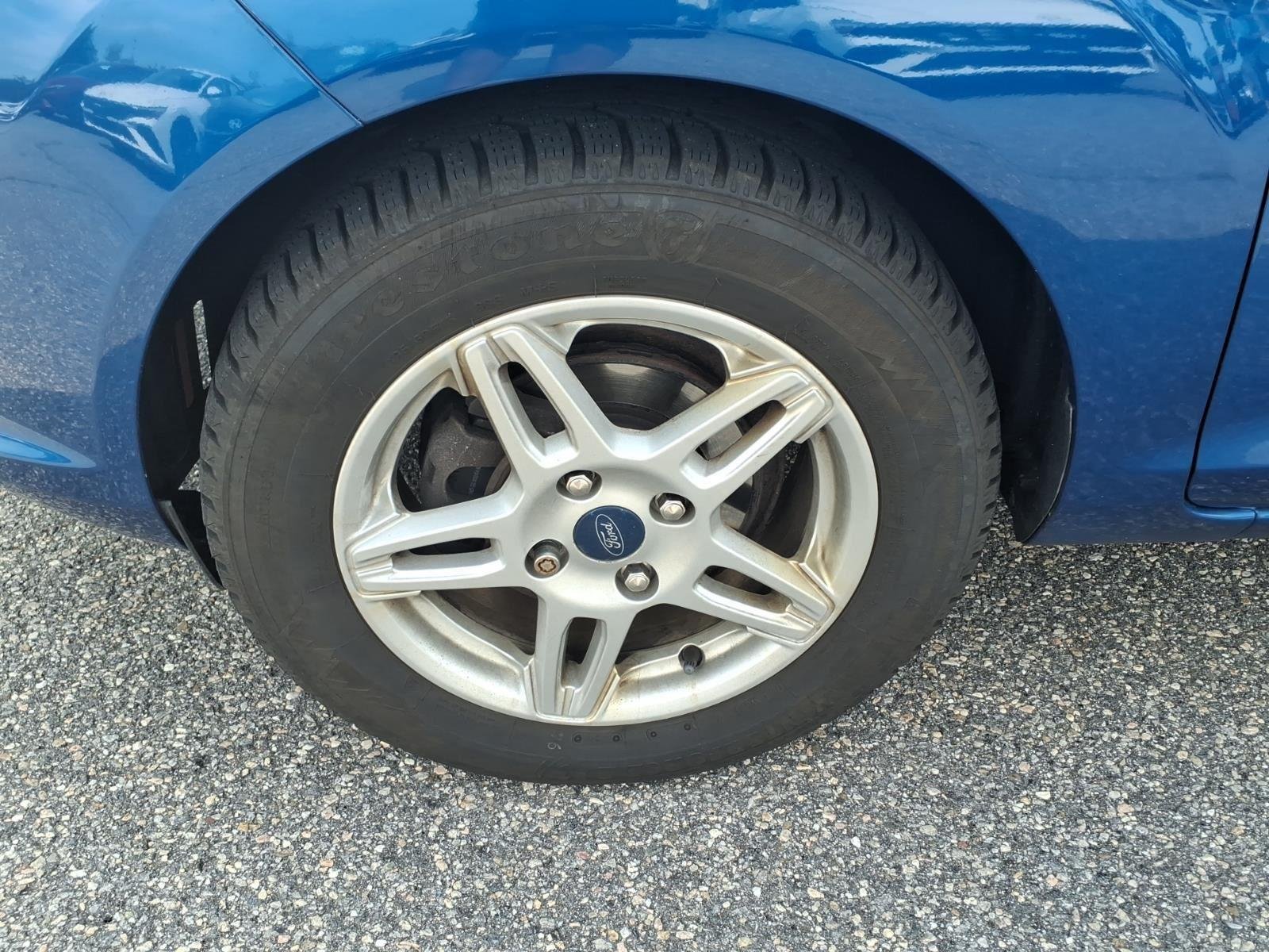 Used 2019 Lightning Blue Ford SE image 10