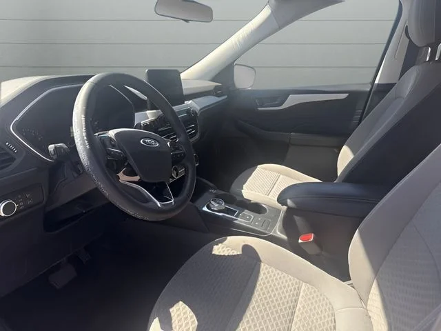 Used 2022 Blue Ford SE image 9