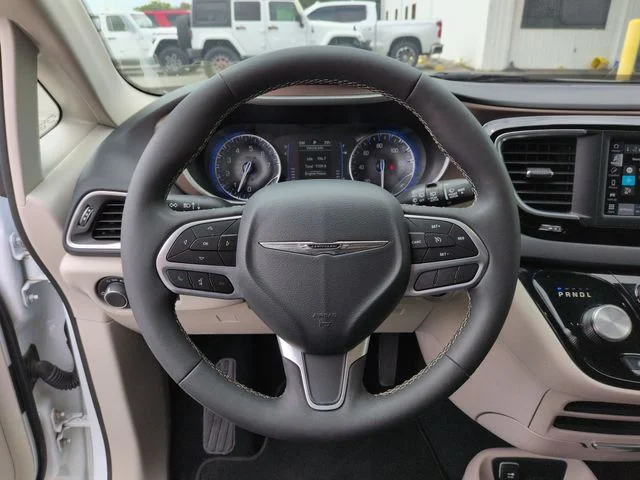 Used 2024 White Chrysler LX image 11