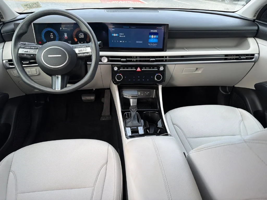 Used 2025 White Hyundai SEL image 23