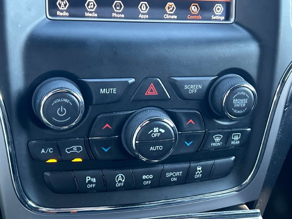 Used 2021 Black Jeep Laredo E image 31