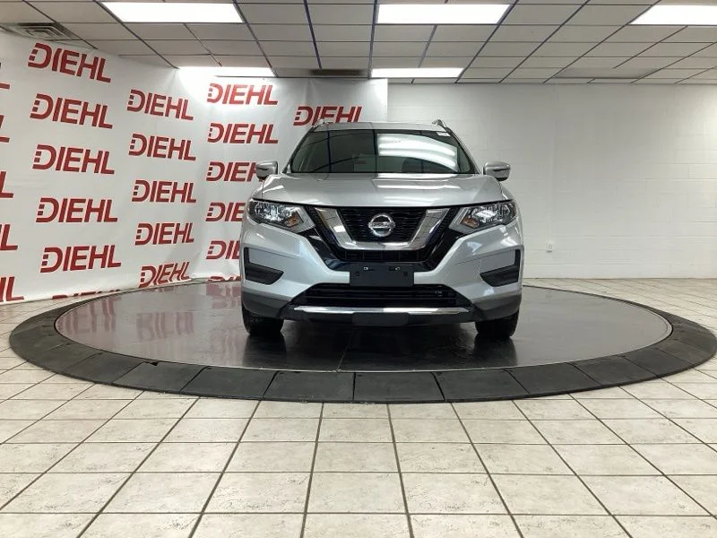 Used 2018 Silver Nissan SV image 2