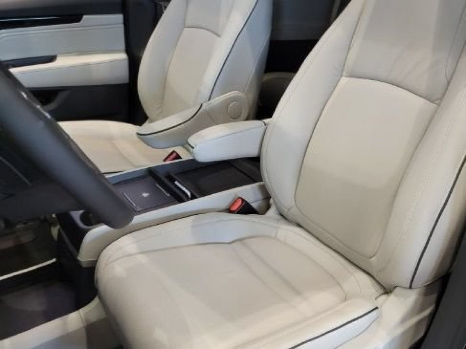 New 2026 Modern Steel Metallic Honda Touring image 6