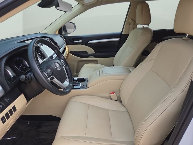 Used 2019 Blizzard Pearl Toyota XLE image 33