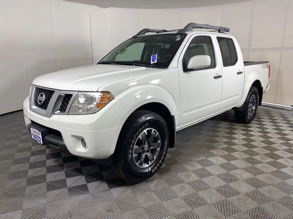 Used 2018 Glacier White Nissan PRO-4X image 3