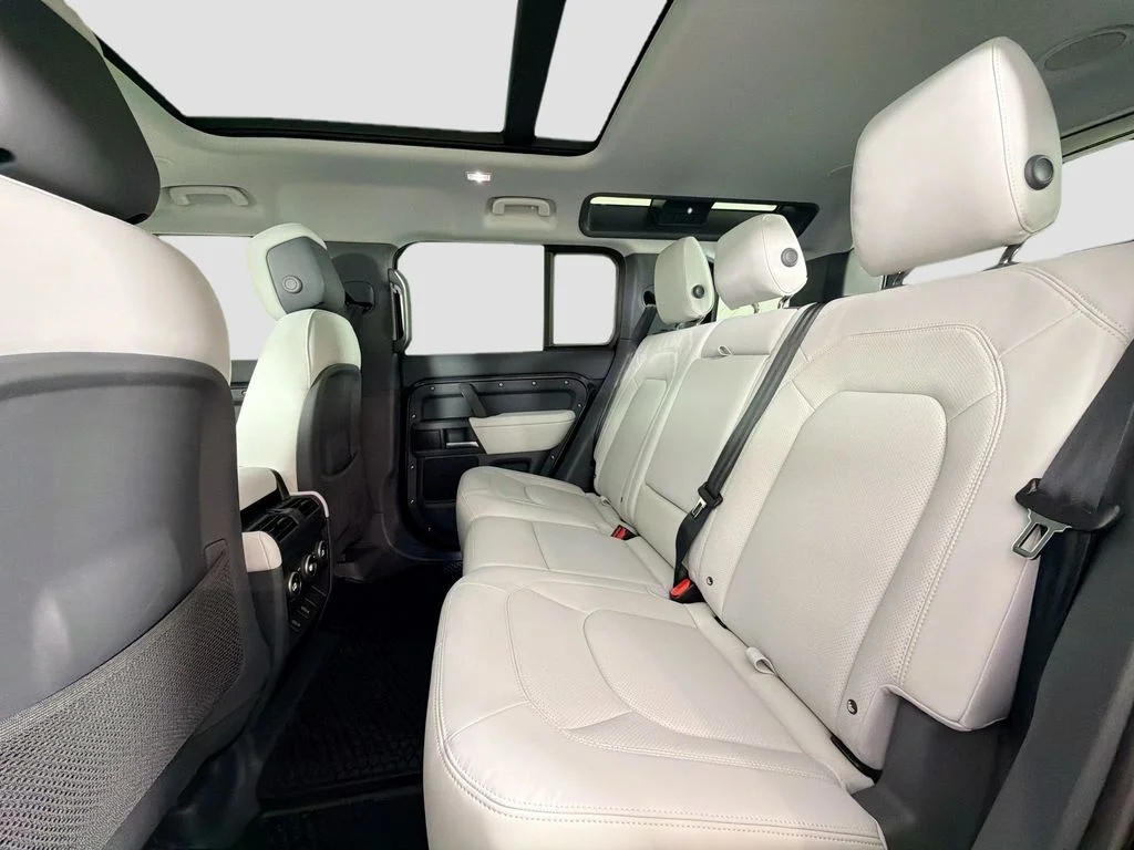 New 2026 Carpathian Grey Land Rover X-Dynamic SE image 26
