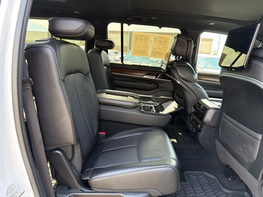 Used 2025 White Jeep I image 18