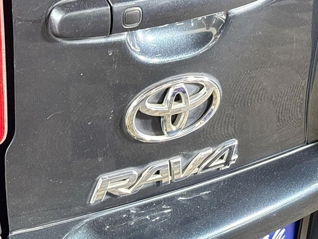 Used 2011 Green Toyota Limited image 24