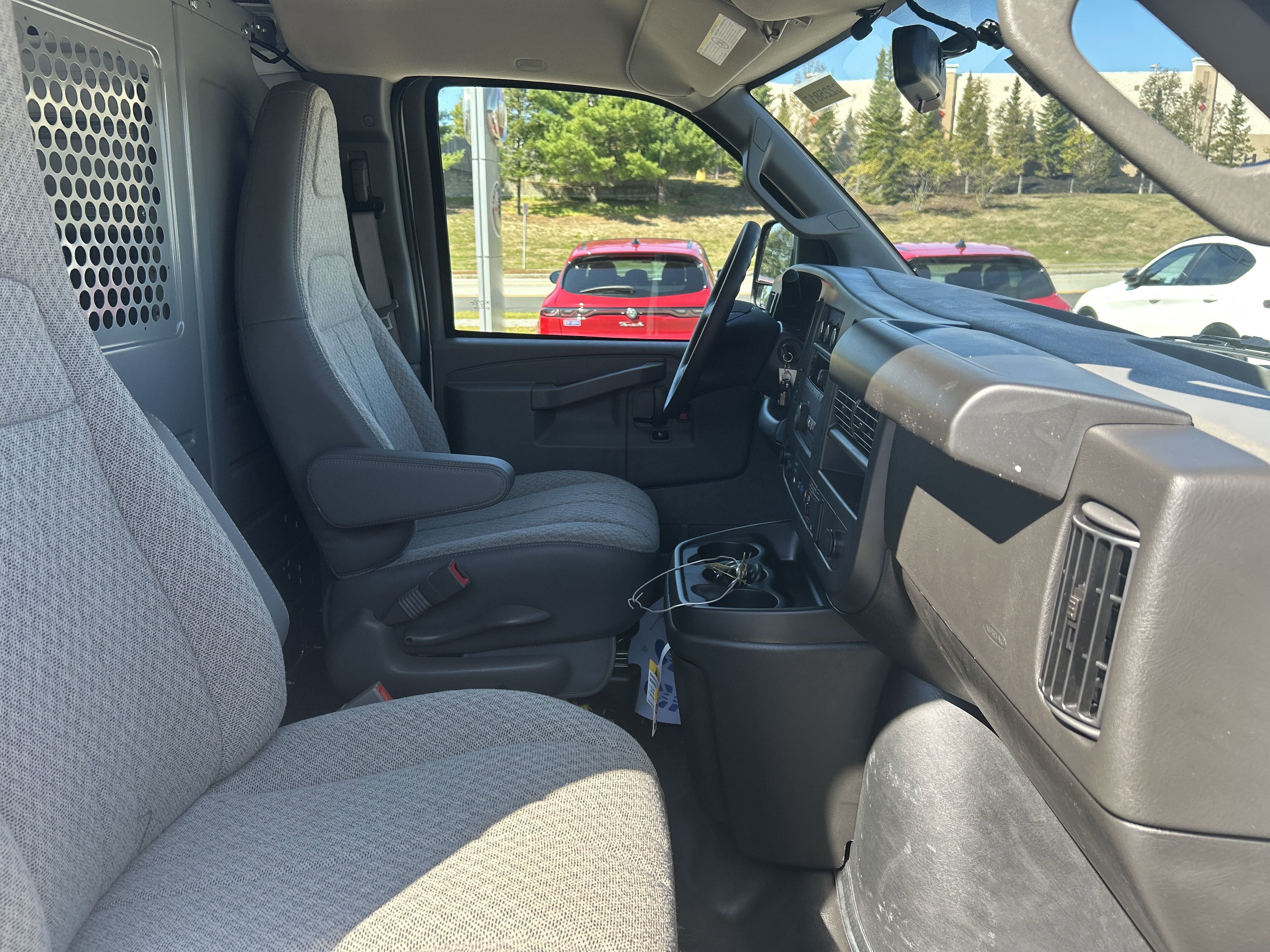 2025 Chevrolet Express Cargo Work Van - Photo 13
