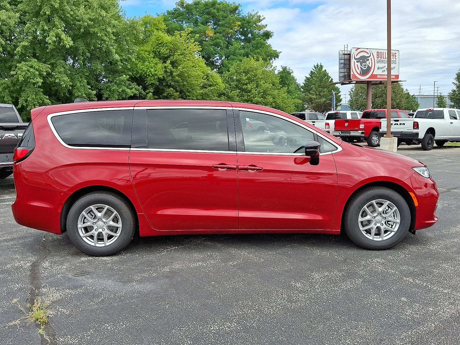 New 2026 Red Hot Pearl-Coat Exterior Paint Chrysler Select image 9