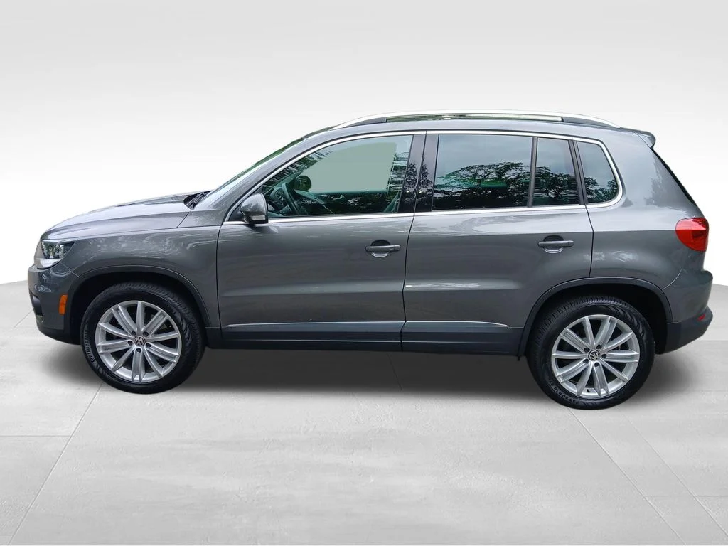 Used 2015 Gray Volkswagen SEL image 2