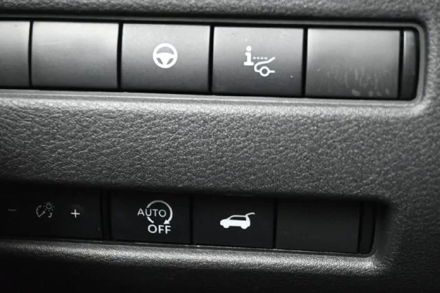 Used 2024 Gray Nissan Platinum image 22