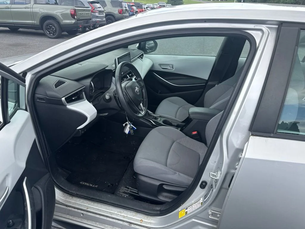 Used 2020 Classic Silver Metallic Toyota SE image 10