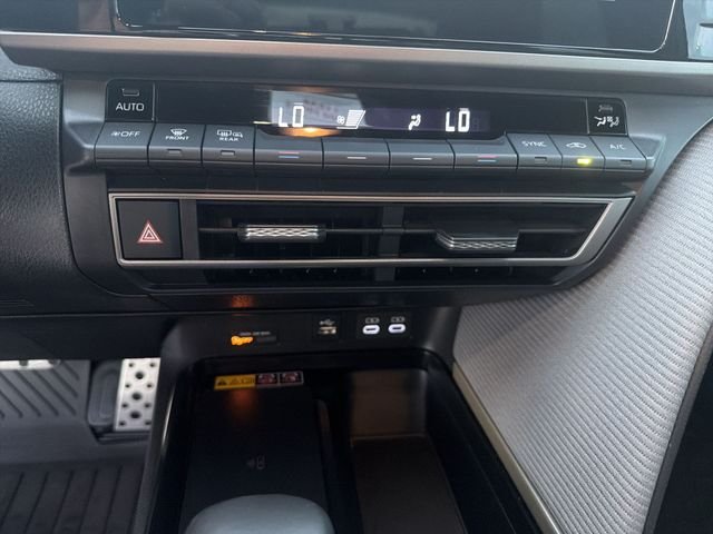 2025 Toyota Camry SE - Photo 22