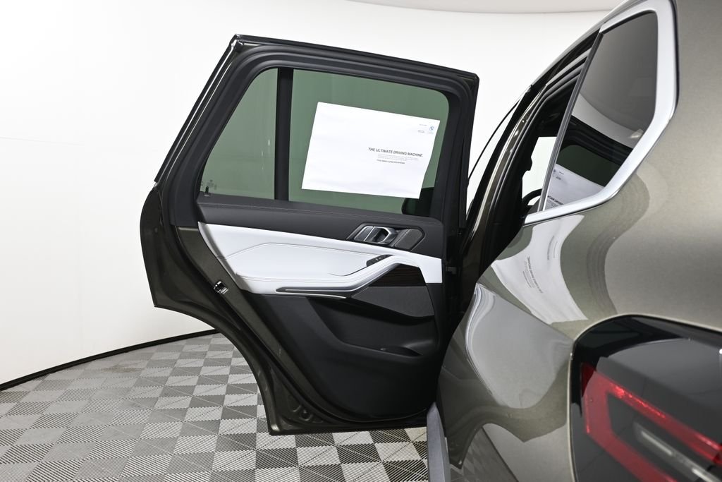 Used 2026 Green Metallic BMW xDrive40i image 30