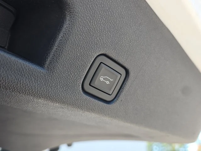 Used 2024 White GMC Elevation image 13