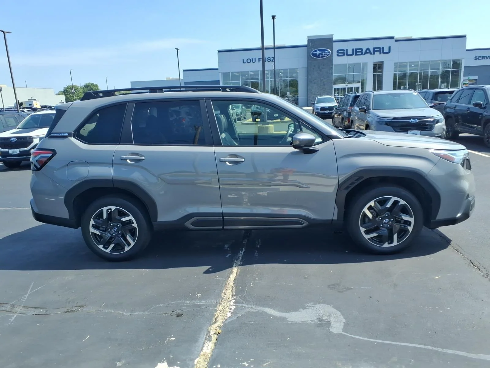 Used 2025 River Rock Pearl Subaru Limited image 28