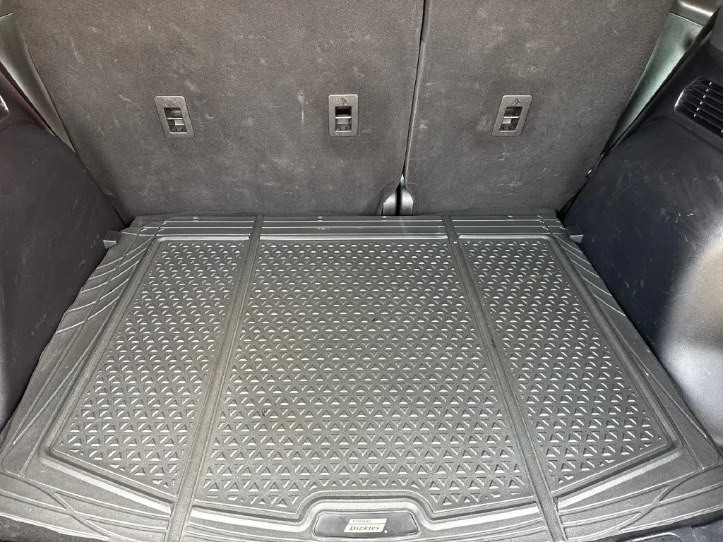Used 2022 Red Ford SE image 10