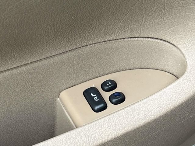 Used 2006 Sandstone Metallic Buick CXL image 20
