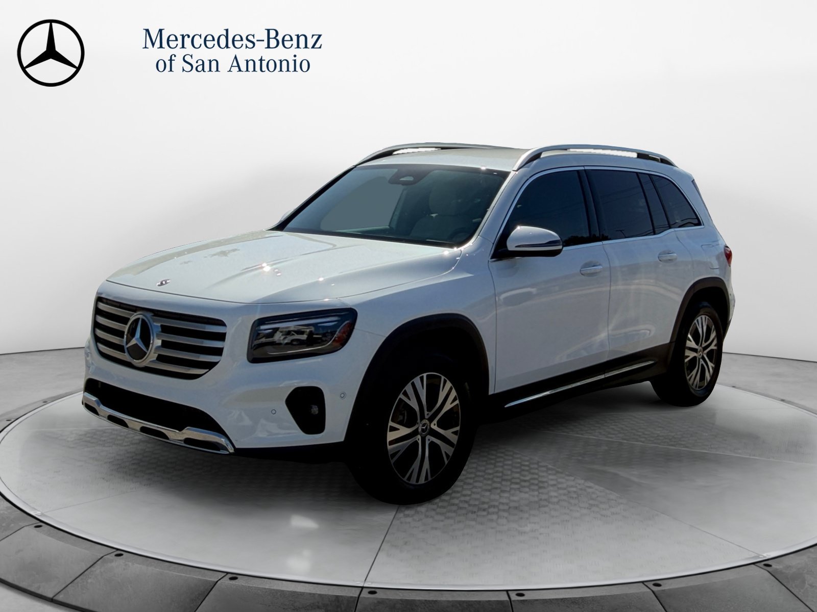 Used 2025 Polar White Mercedes-Benz GLB 250 image 3
