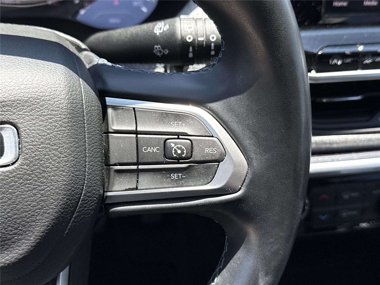 Used 2022 Laser Blue Pearlcoat Jeep Latitude image 23