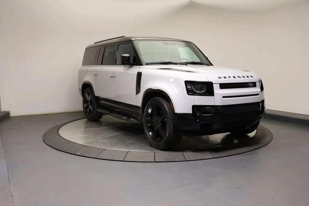 2026 Land Rover Defender X-Dynamic SE - Photo 7