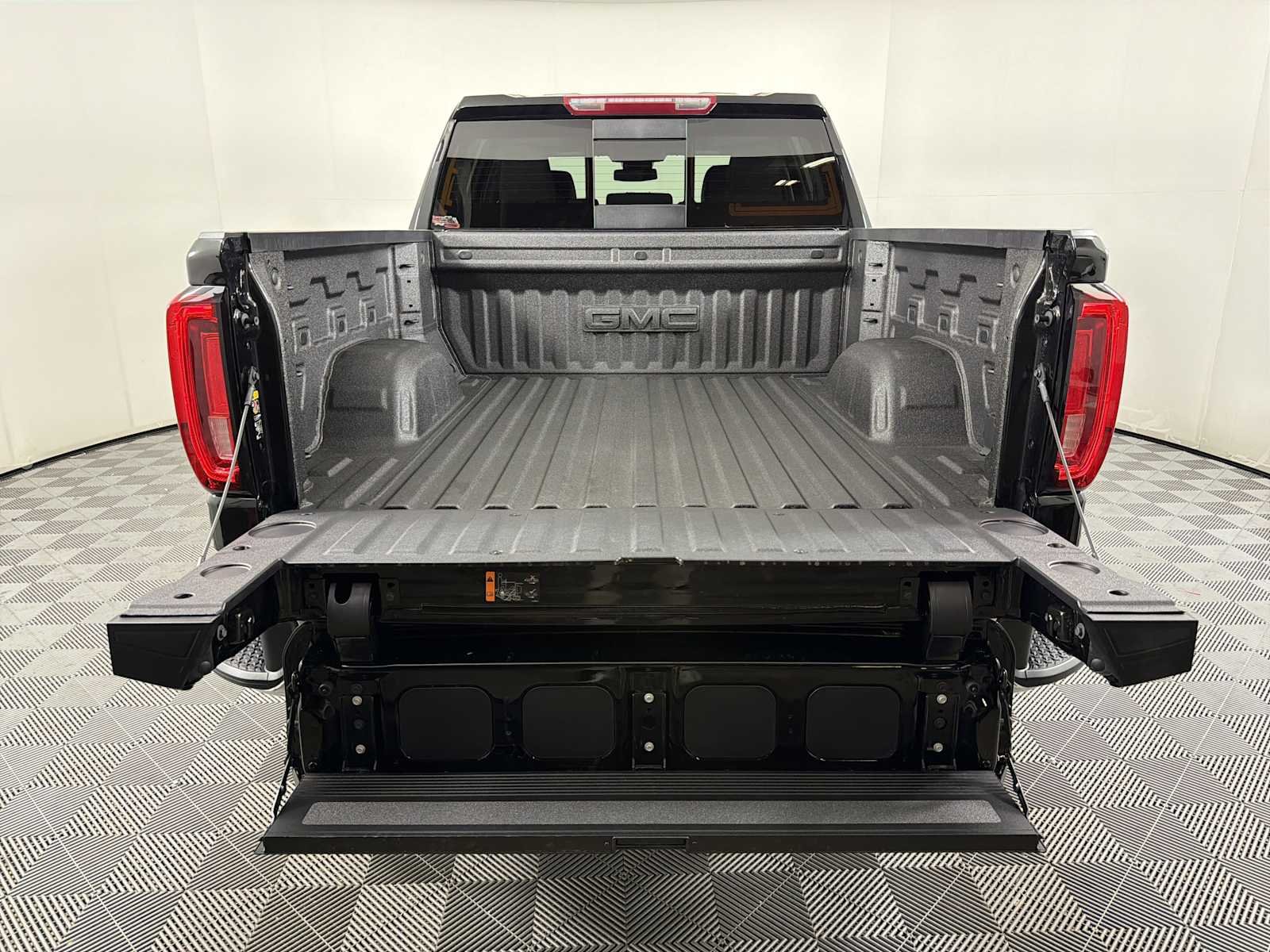 2026 GMC Sierra 1500 SLT - Photo 16