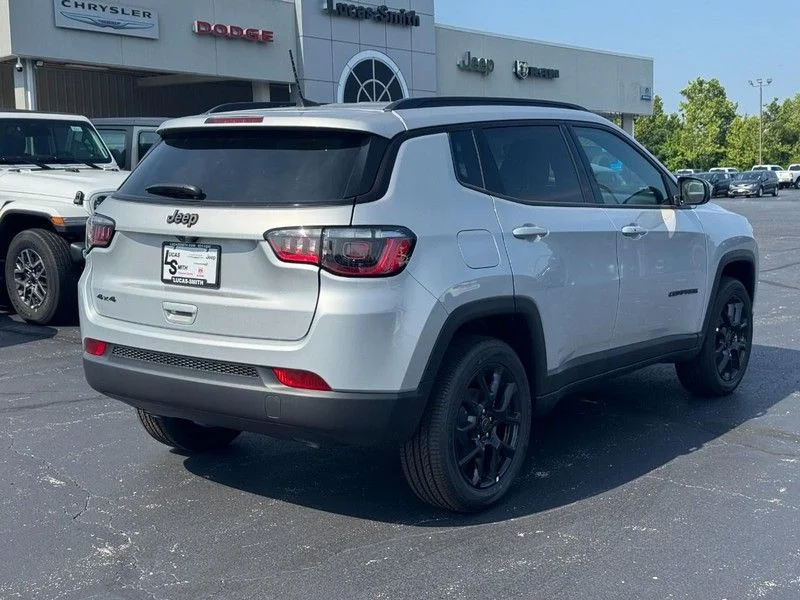 New 2026 Silver Zynith Metallic Clear-Coat Exterior Paint Jeep Latitude image 3