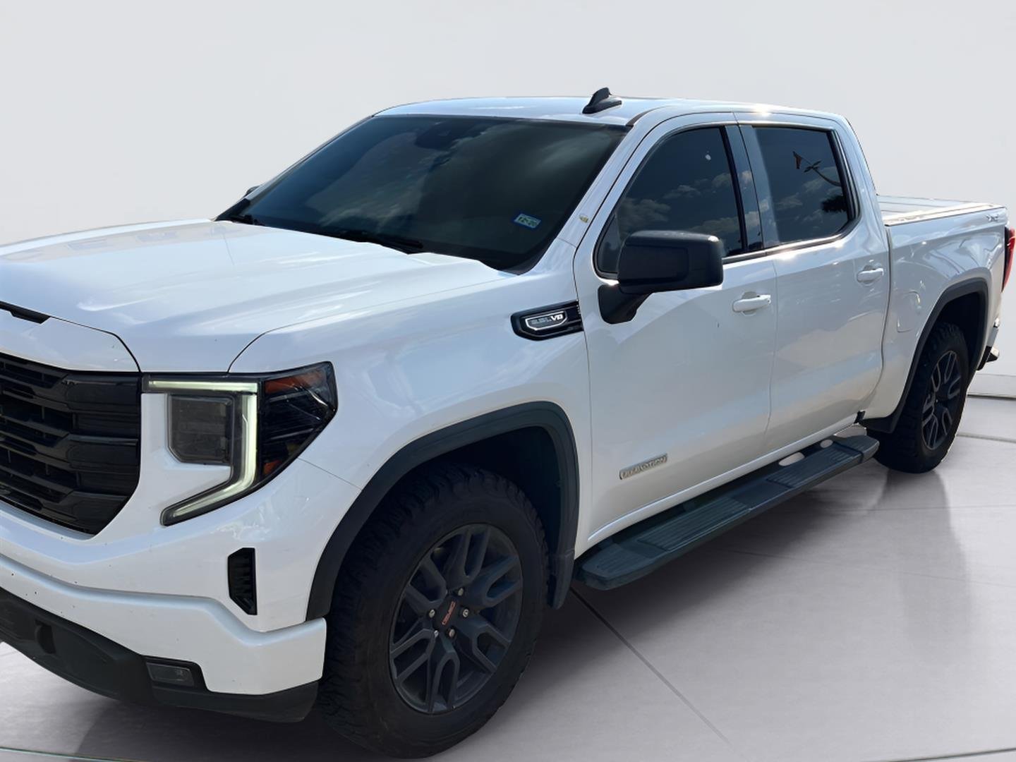 Used 2022 Summit White GMC Elevation image 1