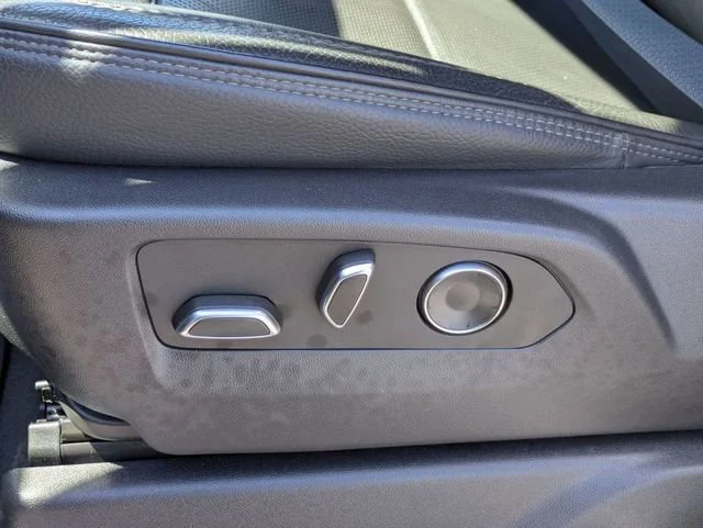 Used 2024 Onyx Black GMC Denali image 27