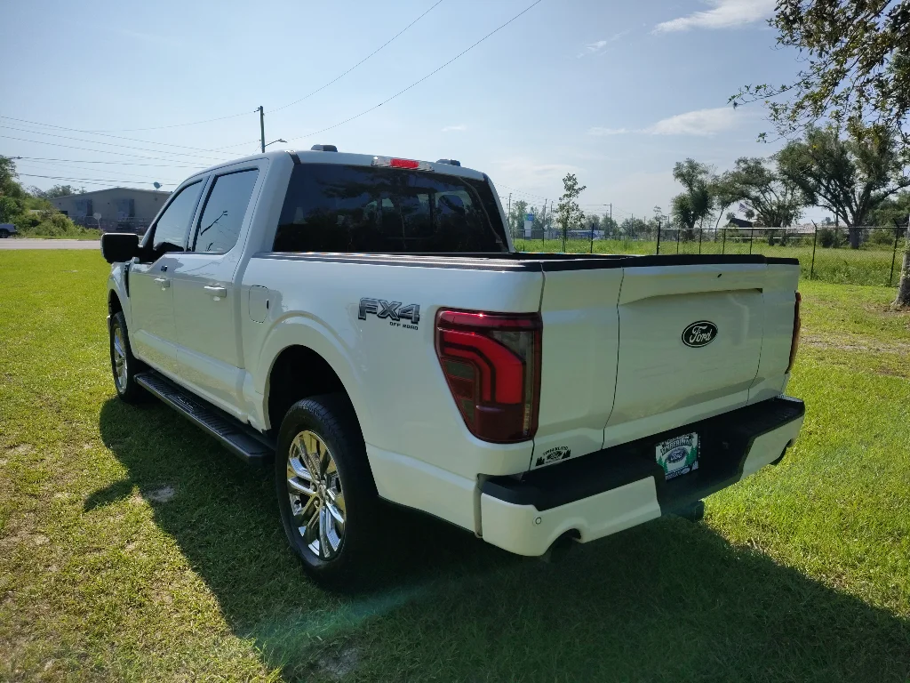 Used 2025 Star White Ford Lariat Crew Cab 4x4 image 3