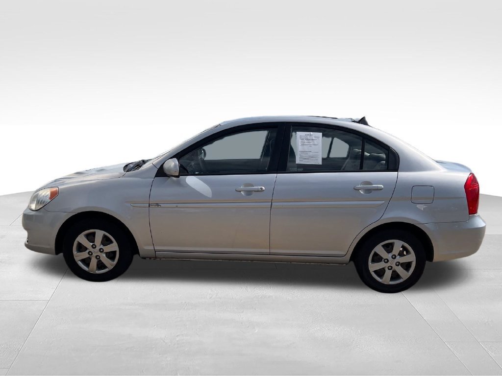 Used 2011 Silver Hyundai GLS image 2