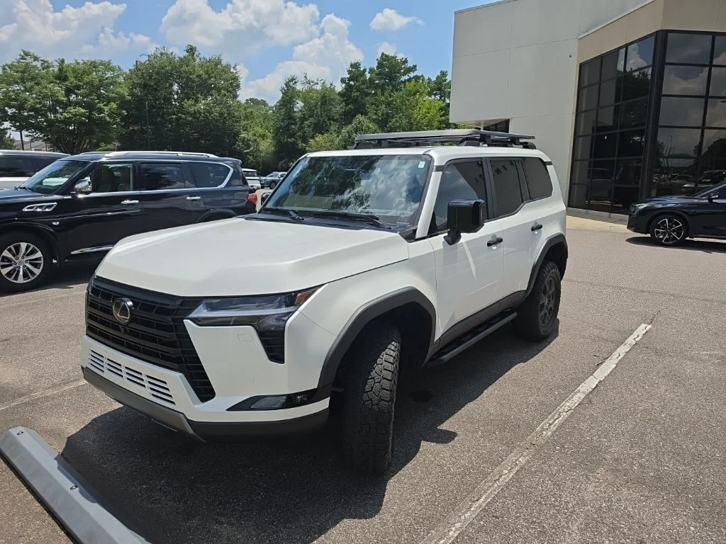 Used 2025 White Pearl Lexus 550 Overtrail image 7