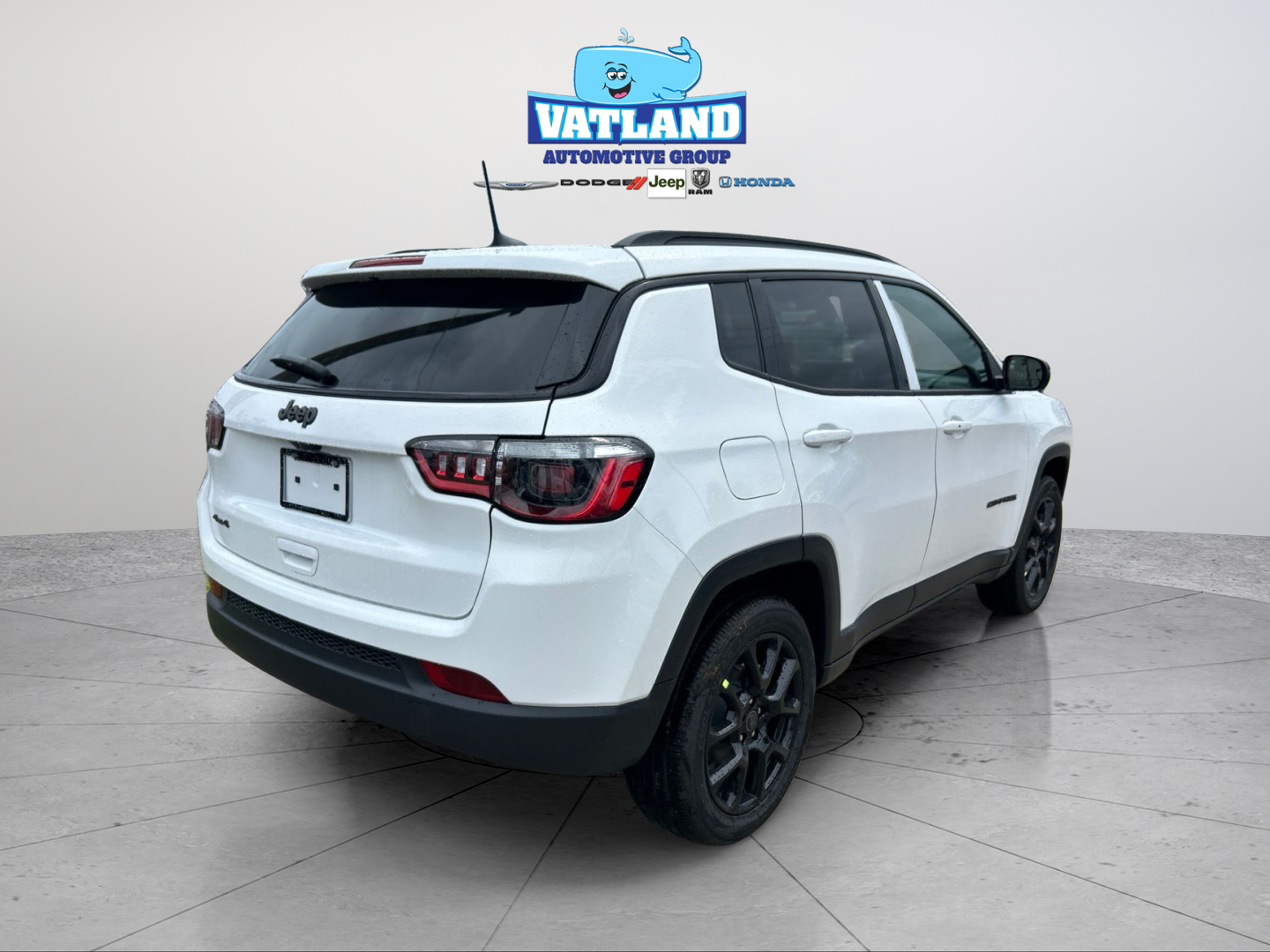 New 2026 Bright White Clearcoat Jeep Latitude image 5