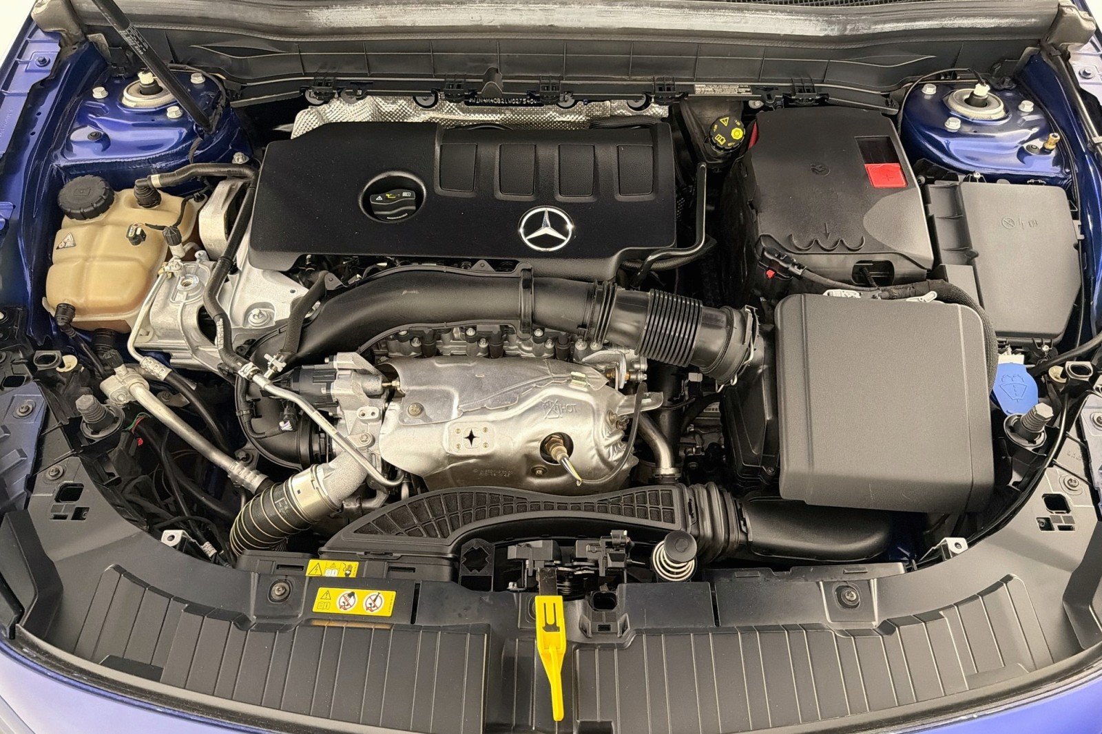 Used 2020 Galaxy Blue Metallic Mercedes-Benz 250 image 11
