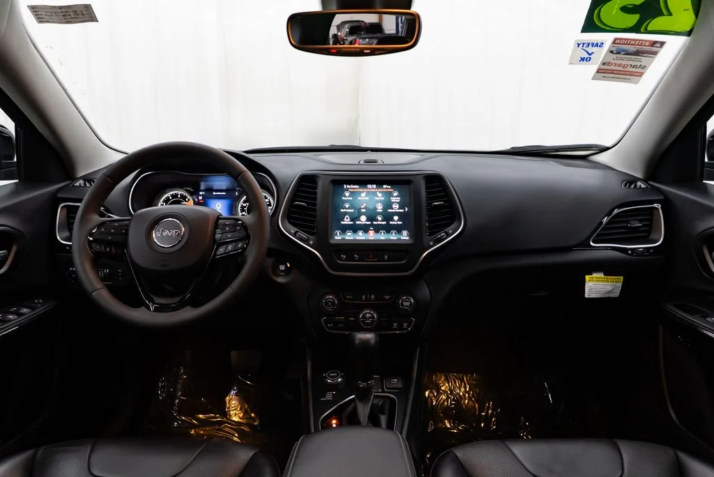 Used 2023 Black Jeep Altitude image 9