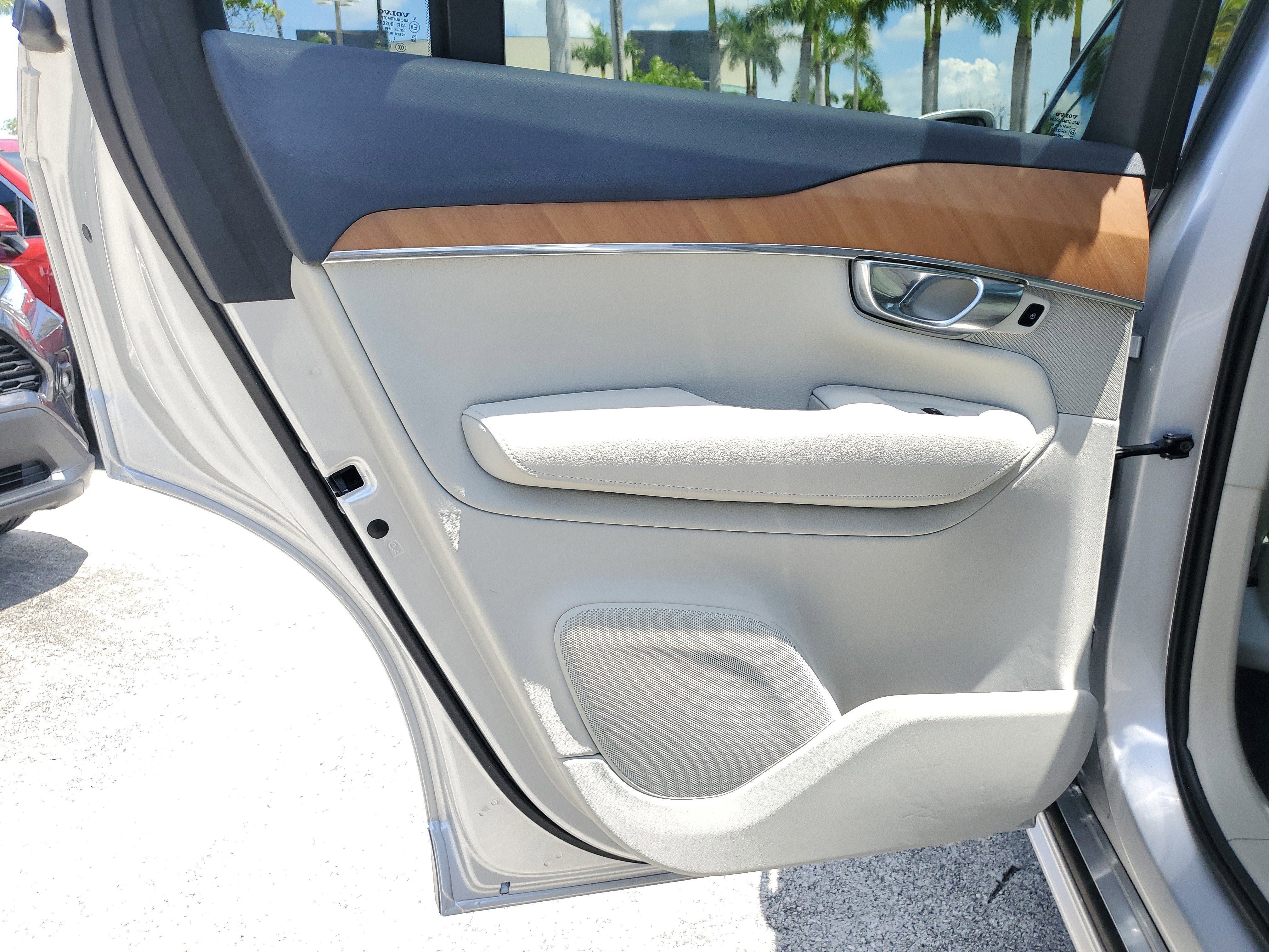 Used 2022 Bright Silver Metallic Volvo Momentum image 20