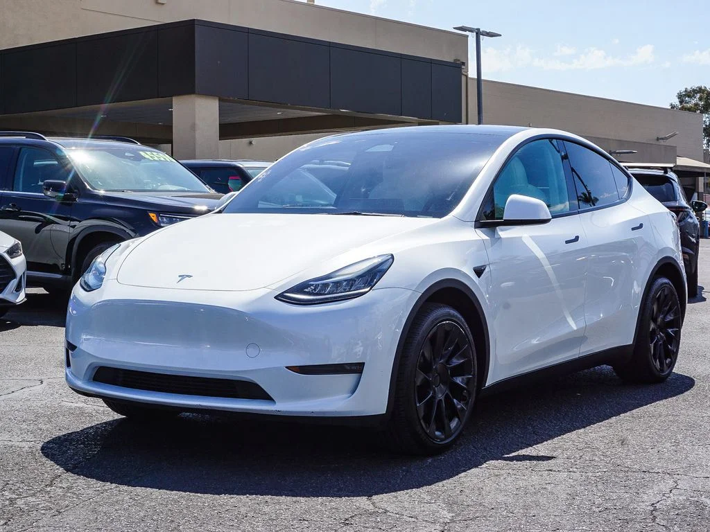Used 2023 White Tesla Long Range image 3