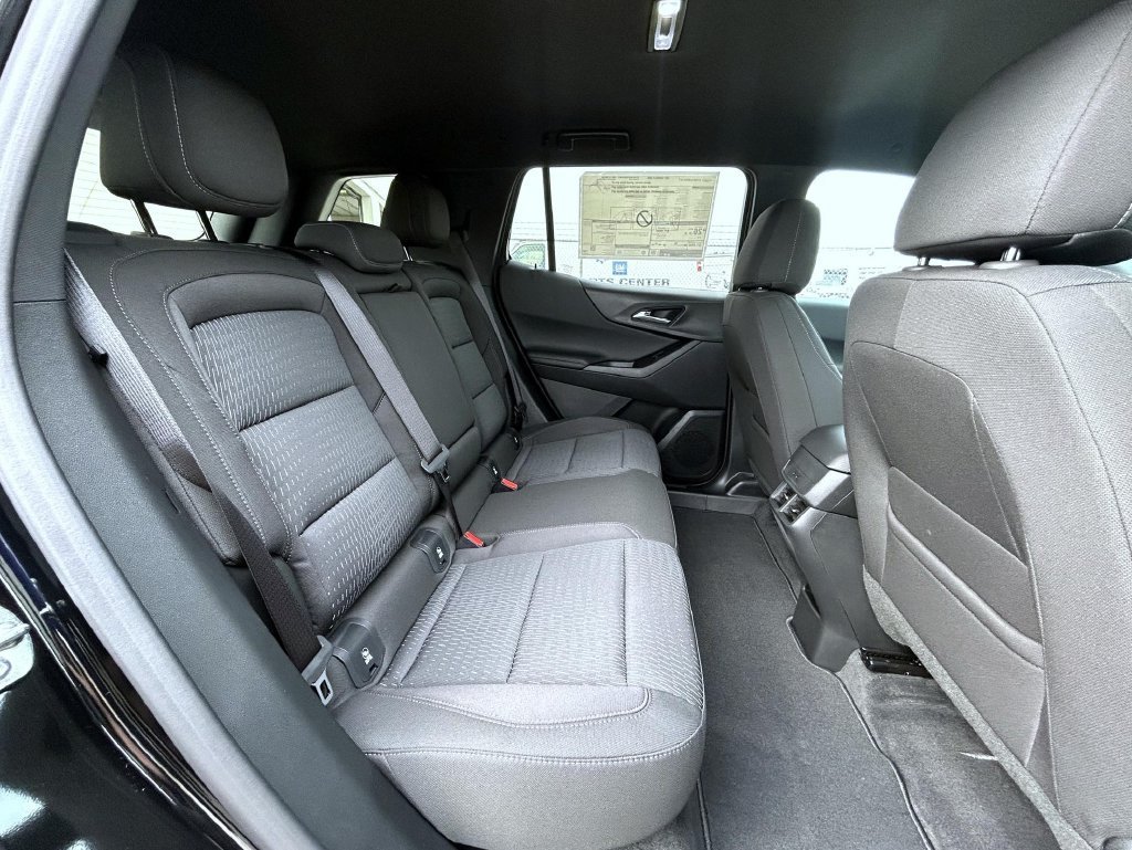 New 2027 Mosaic Black Metallic Chevrolet LT image 19
