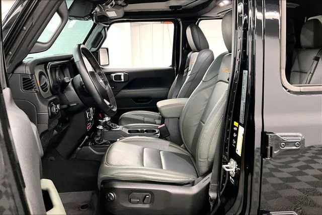 Used 2024 Black Clearcoat Jeep Mojave image 23