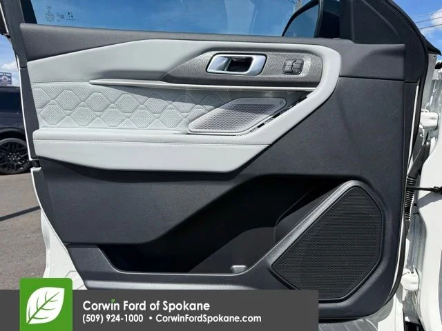 New 2026 Star White Metallic Tri-Coat Ford Platinum image 18