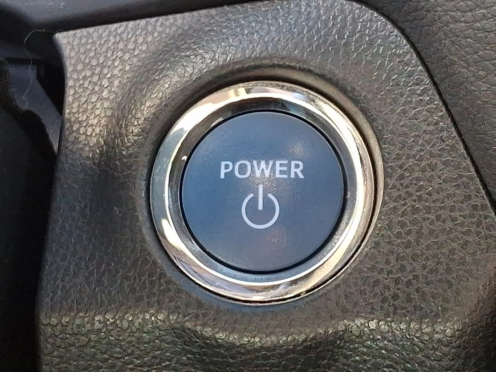 Used 2021 White Toyota XLE image 23